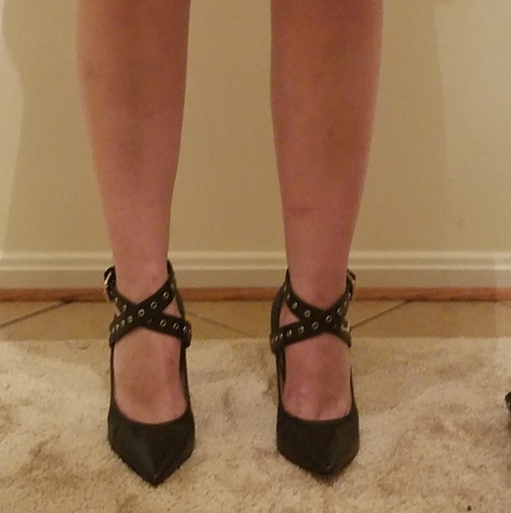 Brand new Valentino Garavani sexy ankle strap heel - Picture 4 of 8